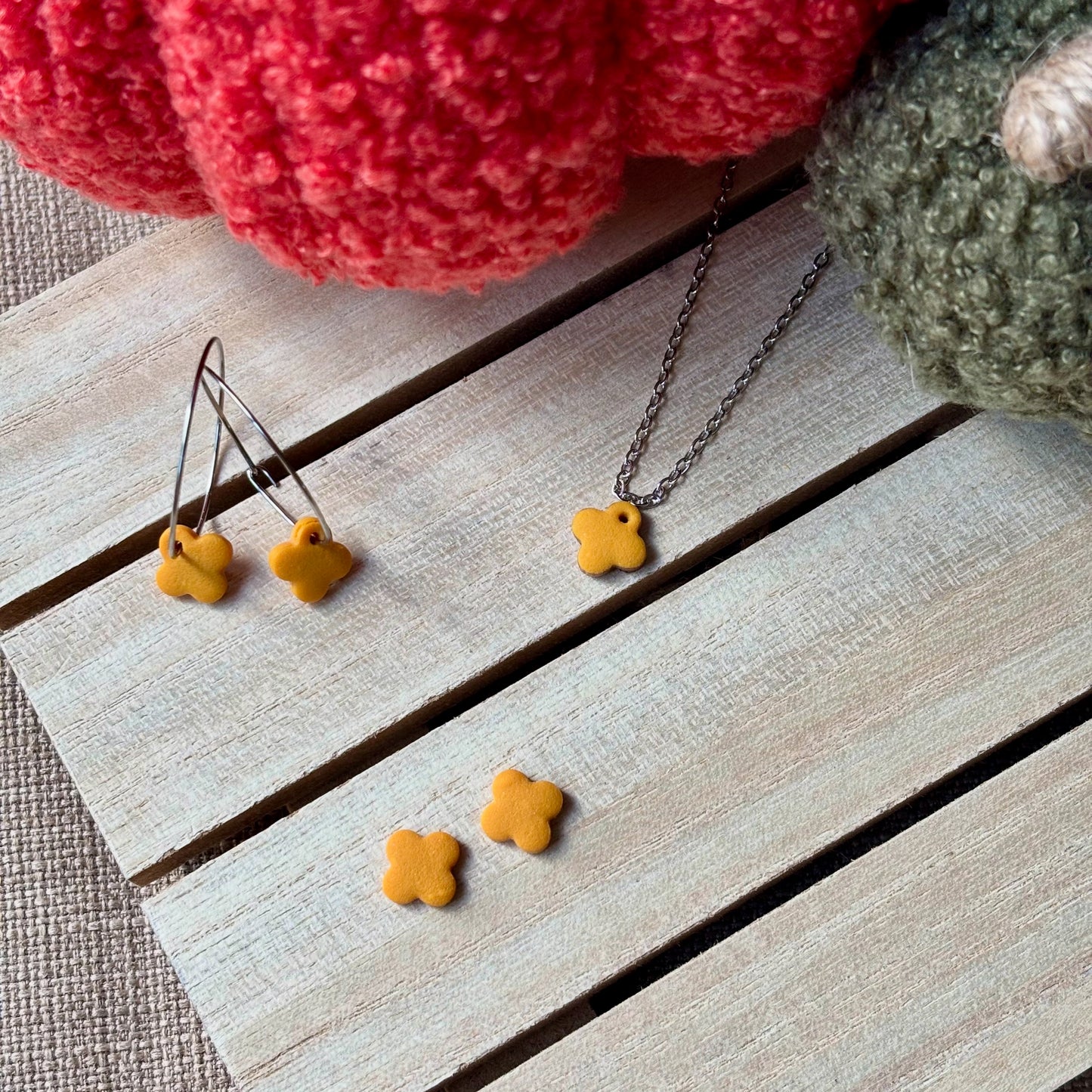 Mustard clover - 4 styles