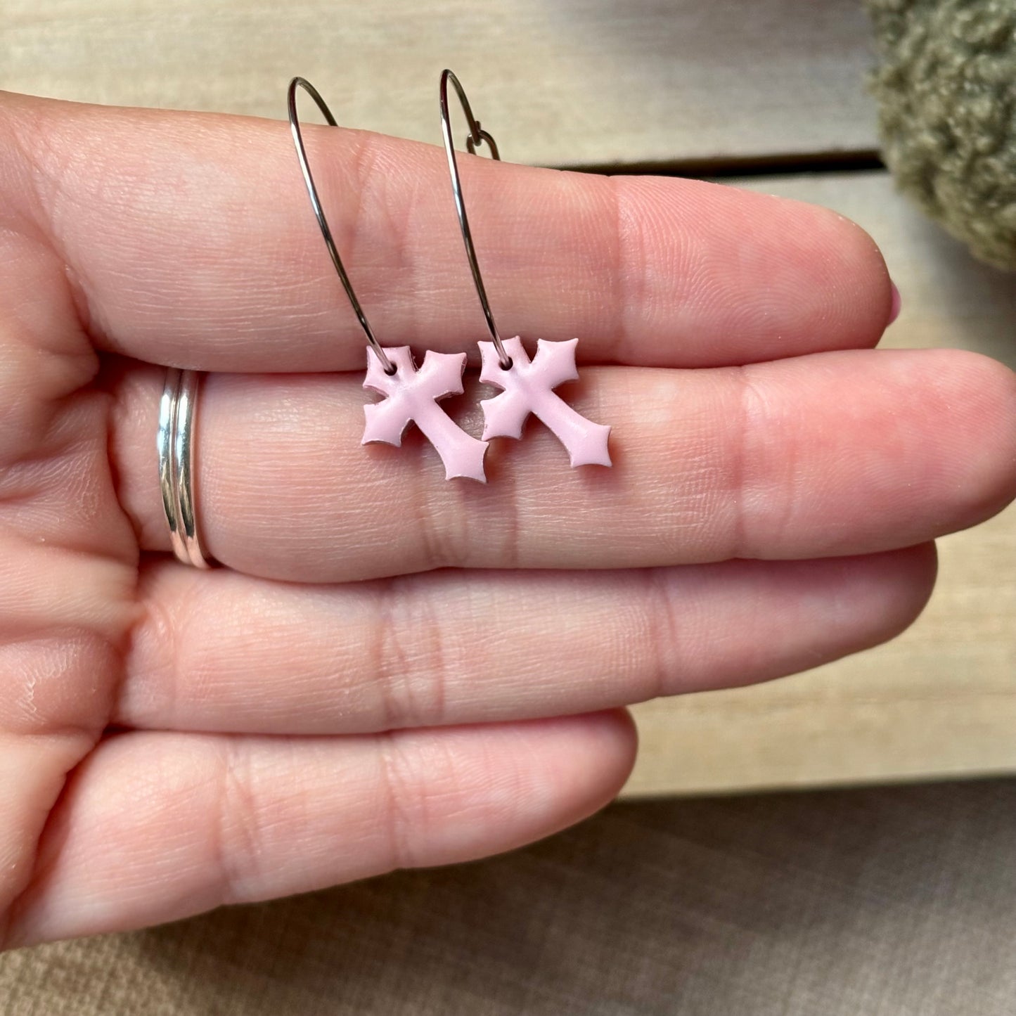 Cross hoops