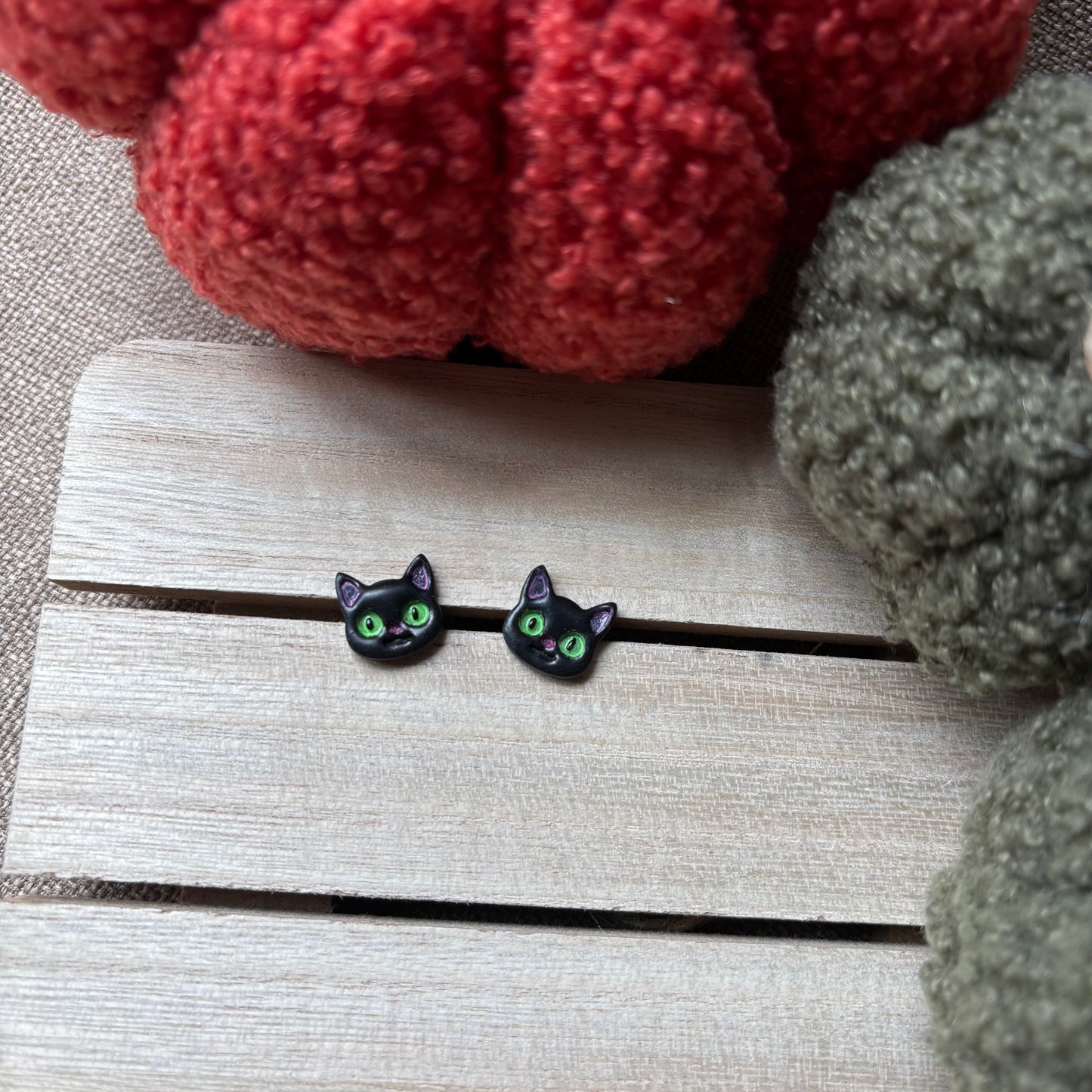 Cat studs