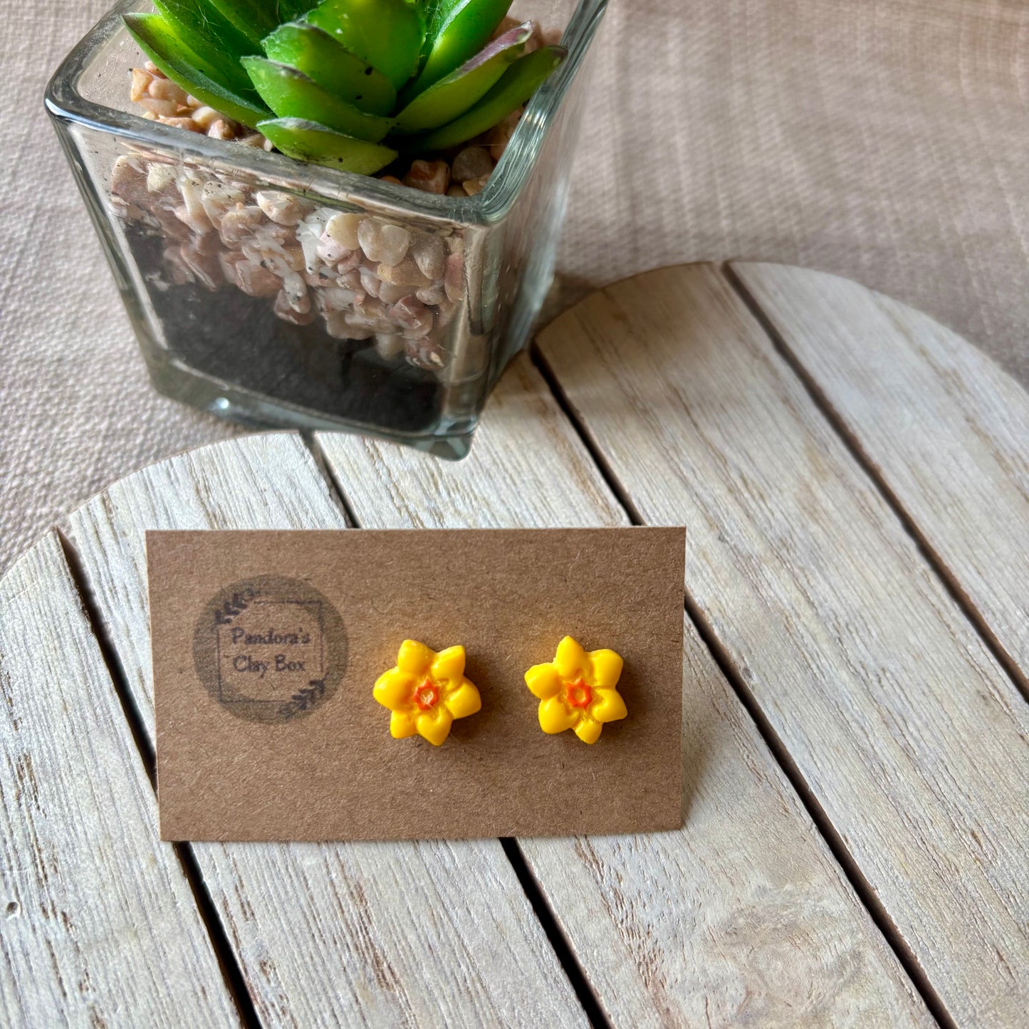 Daffodil studs