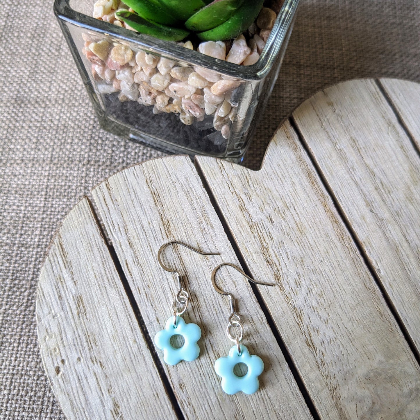 Mint flower hooks