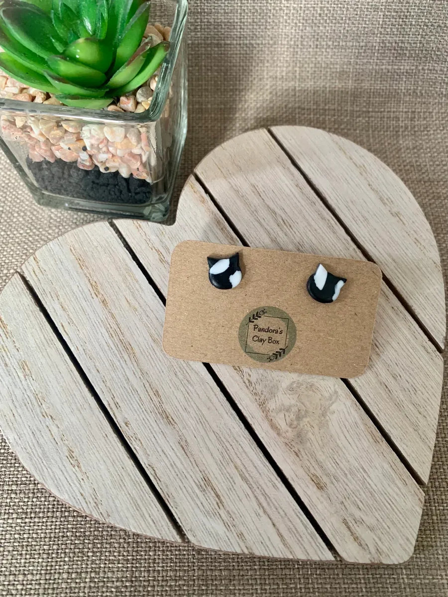 Black/white cat studs