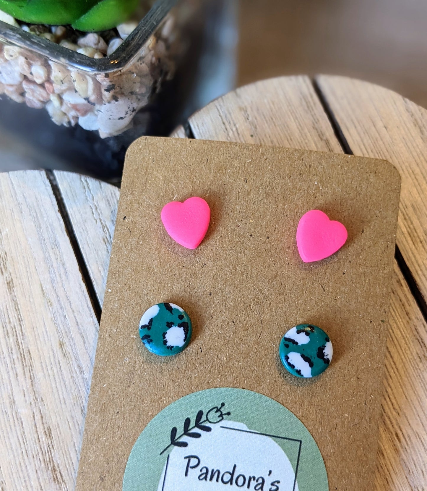 Neon/leopard stud duo