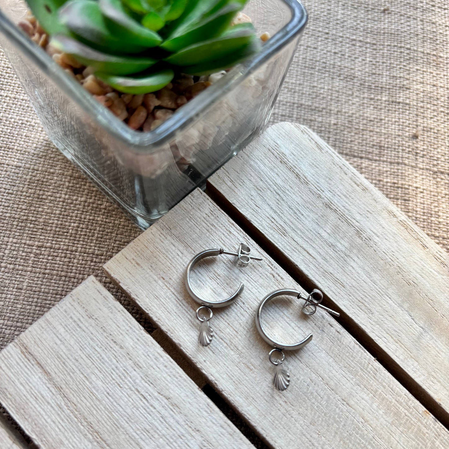 Shell mini hoops