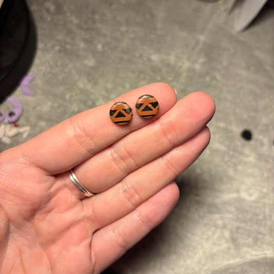 Round studs