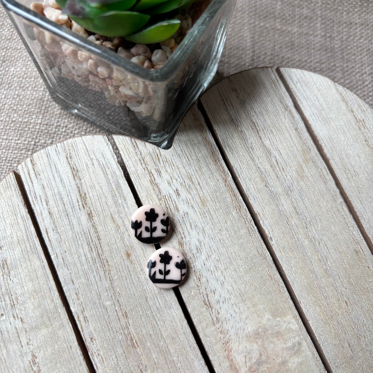 Round studs