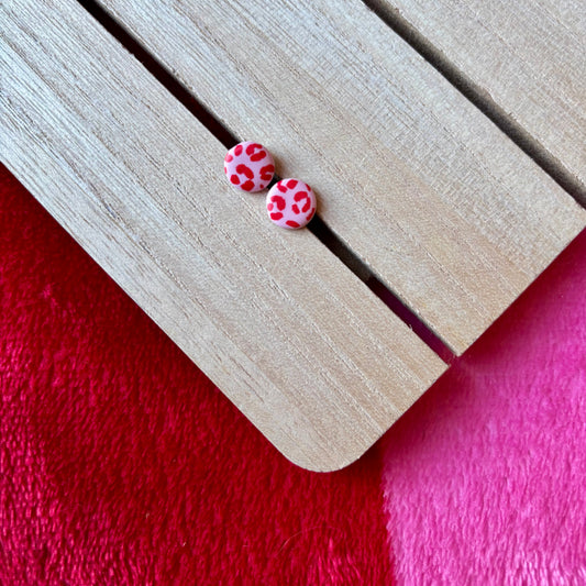 Pink/red studs