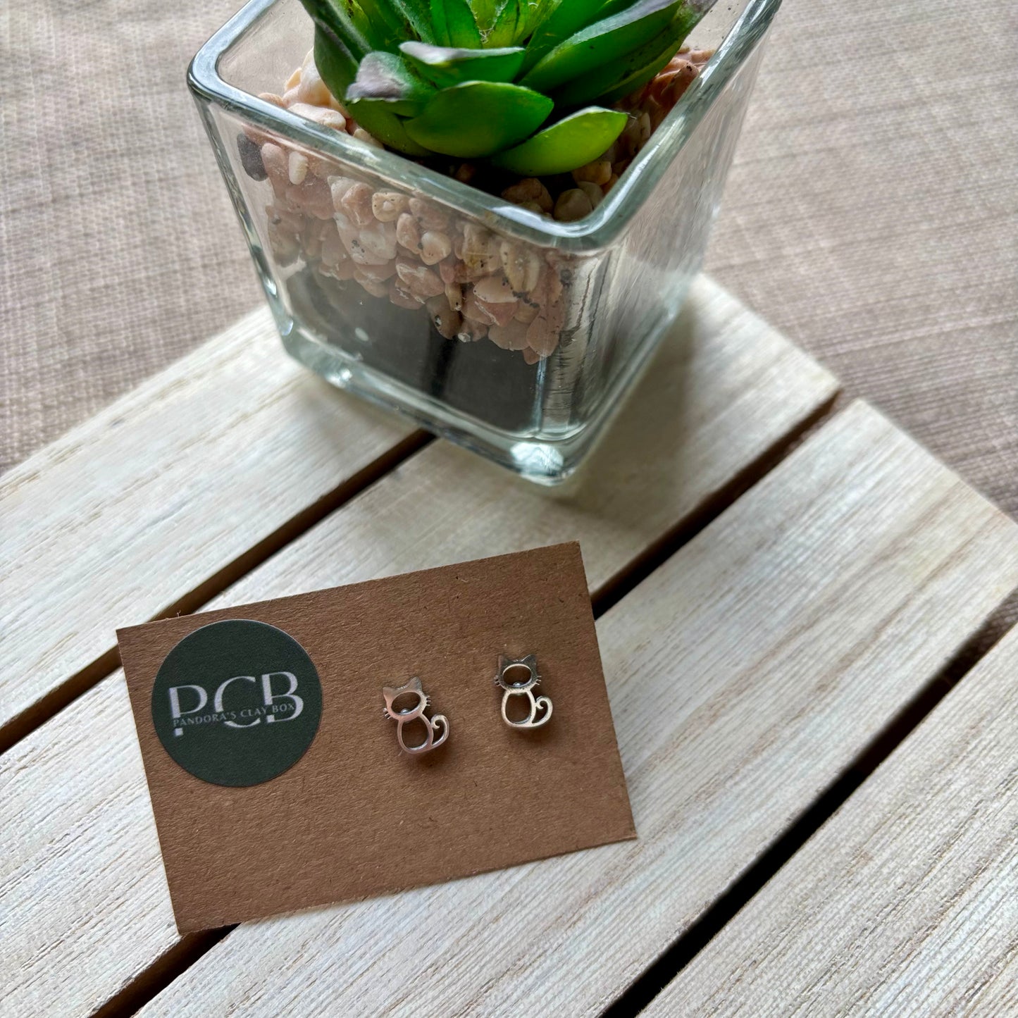 Cat studs