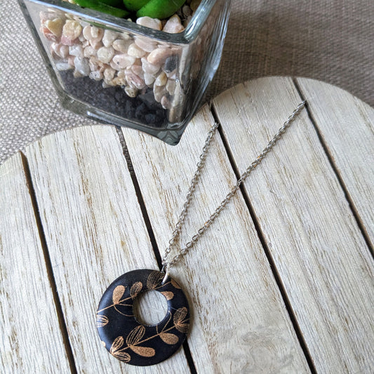 Black leaf print necklace