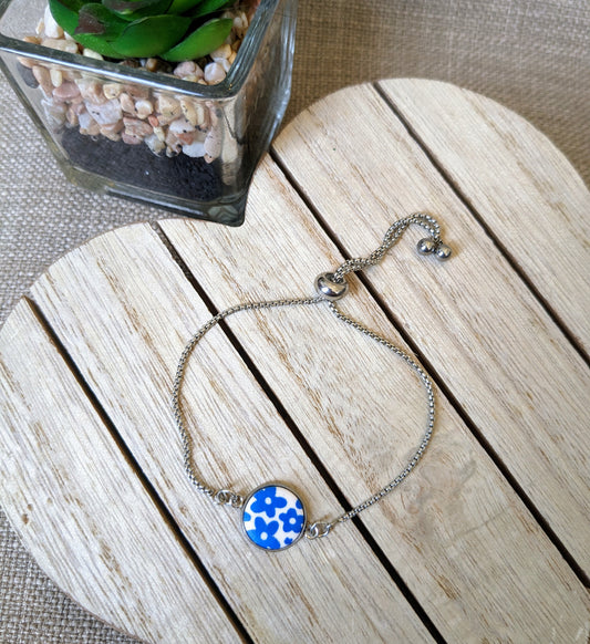 Blue/white floral bracelet