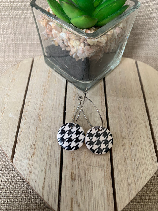 Dogtooth round hoops